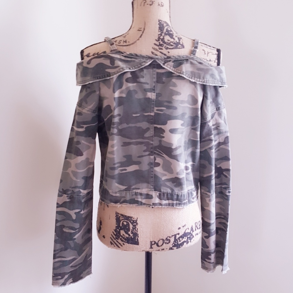 LAST ONE Camouflage Off Shoulder Jacket - Picture 3 of 8